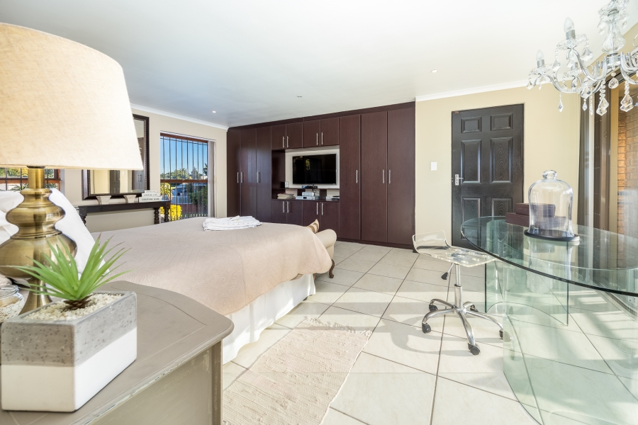 6 Bedroom Property for Sale in Eversdal Western Cape
